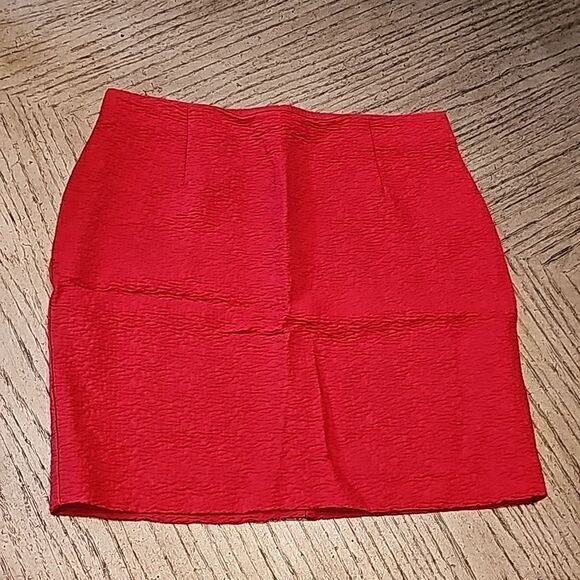 Red gap skirt size 1 - Picture 1 of 7